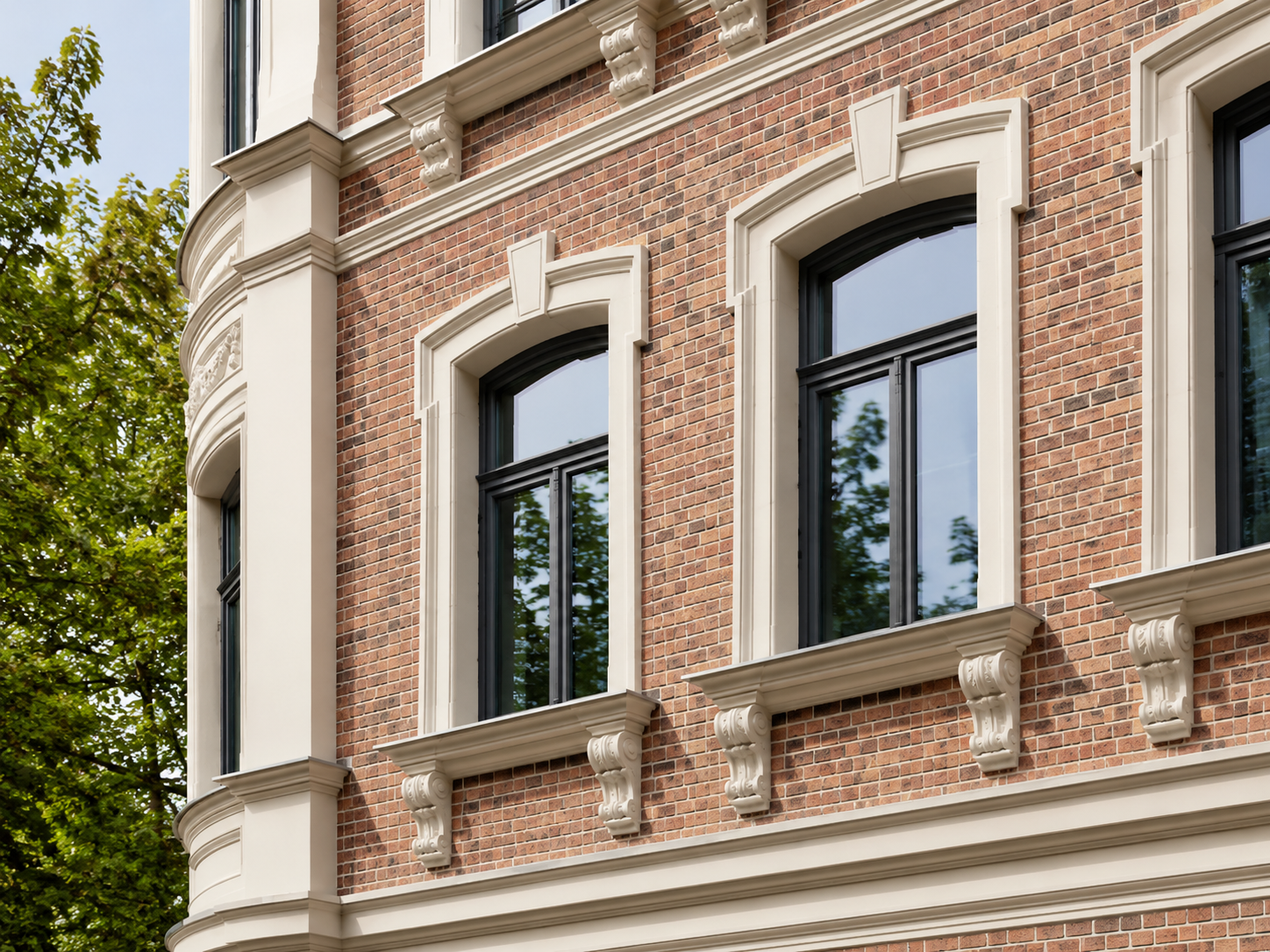 Vinduesparti i murstensfacade